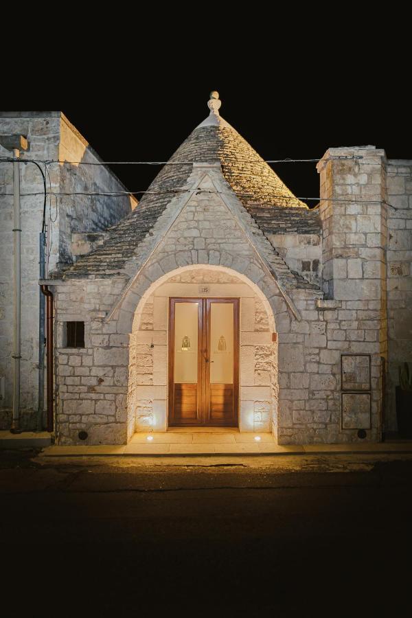 Milestones Modern Suite Trullo Jacuzzi Spa & Relax ألبيروبيللو المظهر الخارجي الصورة